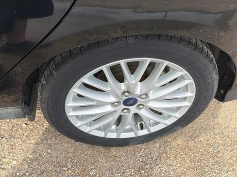 Used 2014 Ford Focus Titanium FWD image 21