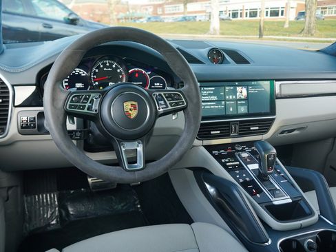 Used 2019 Porsche Cayenne Turbo image 45