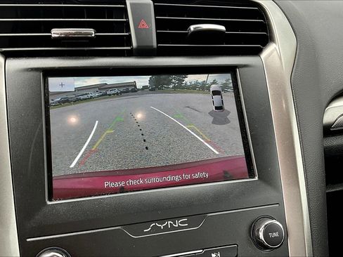 Used 2020 Ford Fusion SE image 30