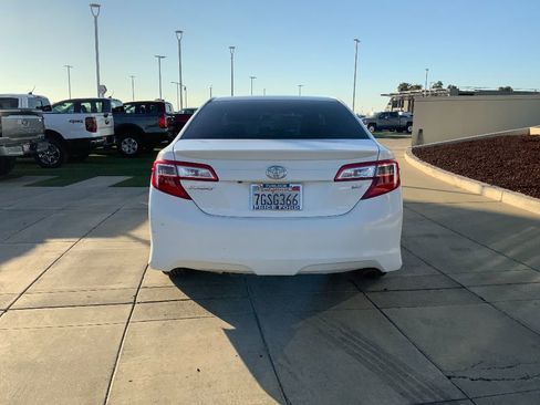Used 2014 Toyota Camry SE image 23