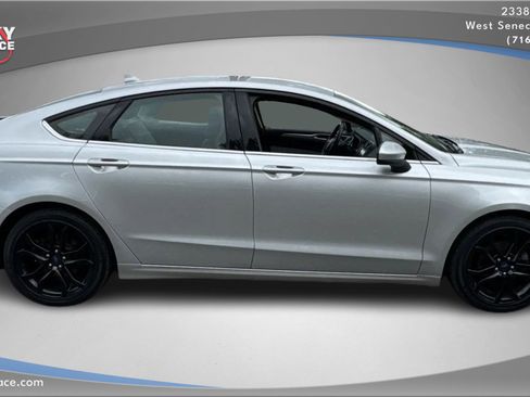 Used 2019 Ford Fusion SE w/ Equipment Group 151A image 4