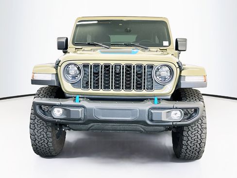 Used 2025 Jeep Wrangler Unlimited Rubicon 4xe image 2