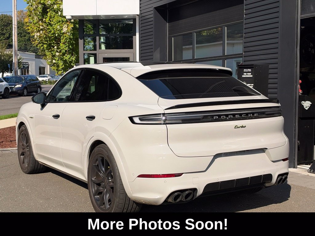 Used 2025 Porsche Cayenne Turbo AWD/4WD image 3