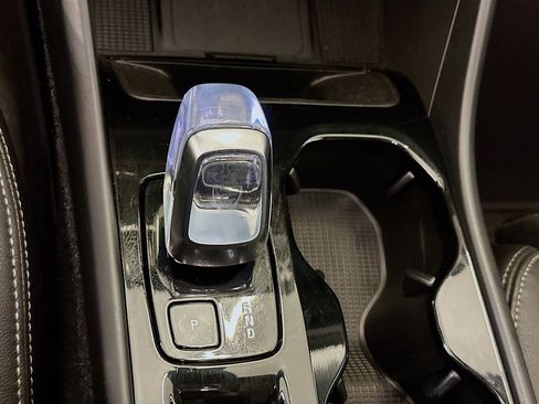 Used 2025 Volvo XC40 B5 Plus image 25