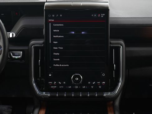 Used 2025 GMC Yukon XL Denali AWD/4WD image 15