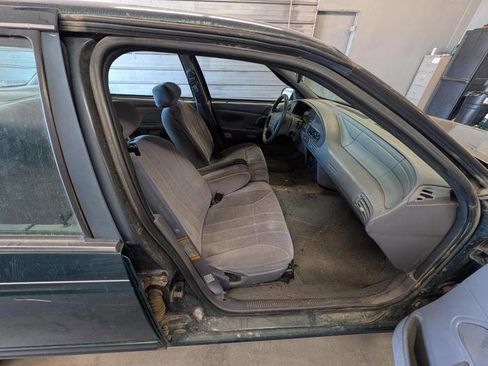Used 1995 Ford Taurus Sedan FWD image 29