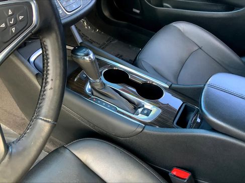 Used 2020 Chevrolet Malibu Premier FWD image 16