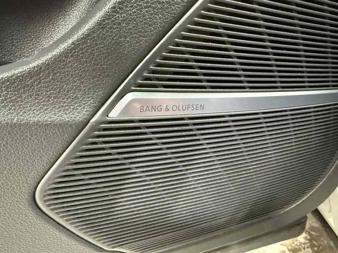 Used 2020 Audi Q8 Prestige image 9