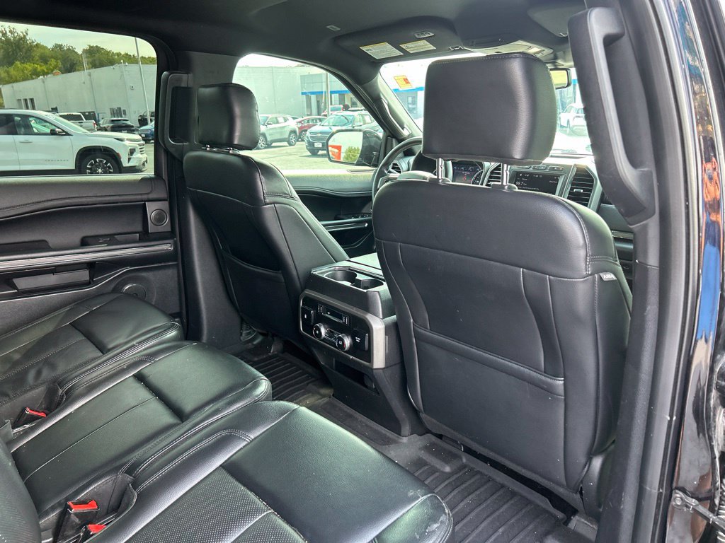 Used 2019 Ford Expedition XLT w/ Equipment Group 202A AWD/4WD image 37