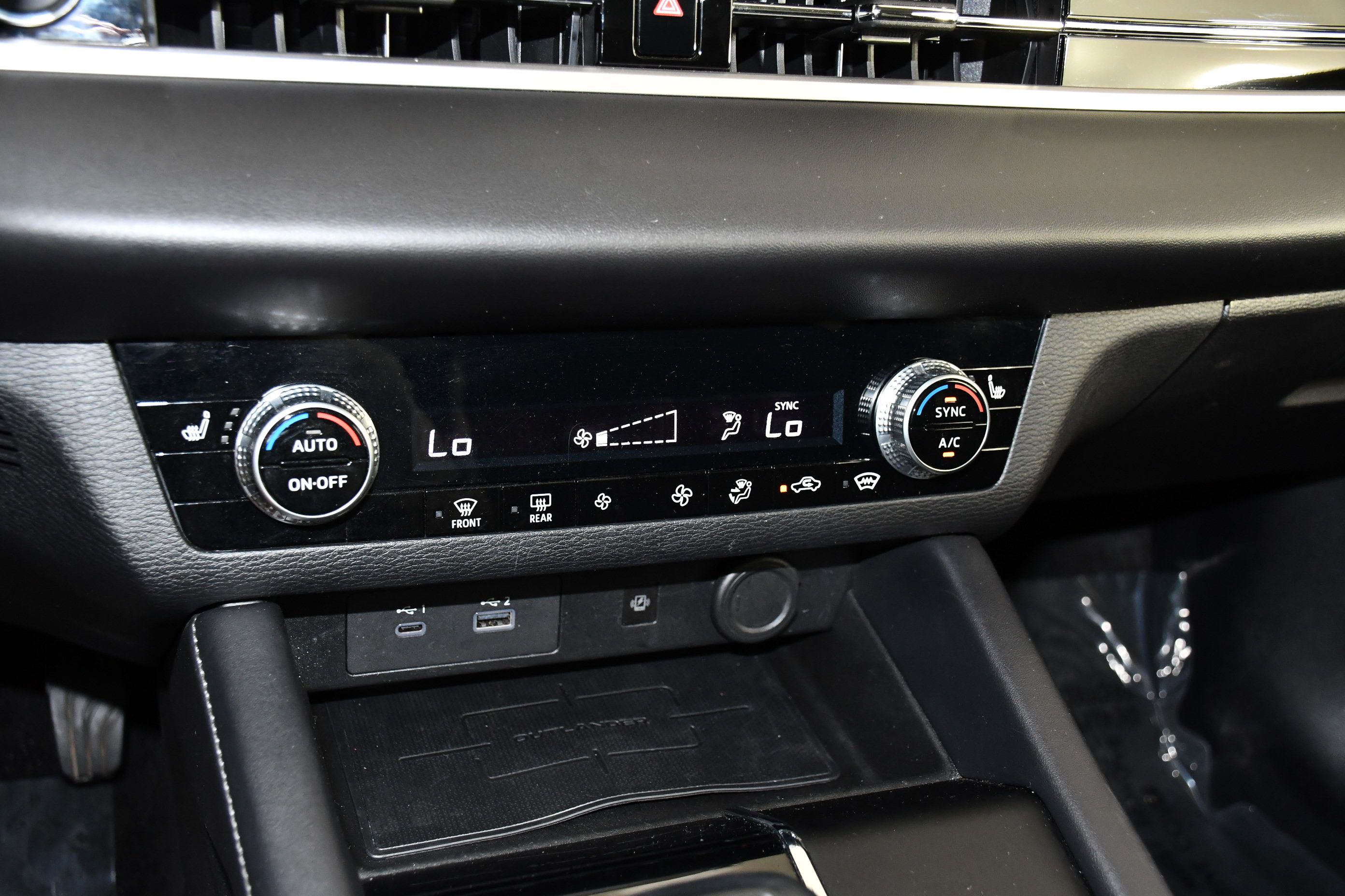 Used 2024 Mitsubishi Outlander SE AWD/4WD image 28