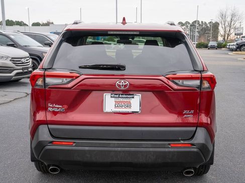 Used 2019 Toyota RAV4 XLE image 4