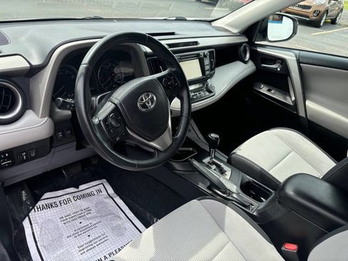 Used 2018 Toyota RAV4 XLE AWD/4WD image 8