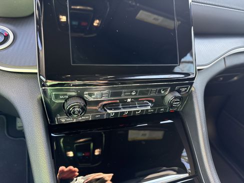 New 2025 Jeep Grand Cherokee Altitude image 29