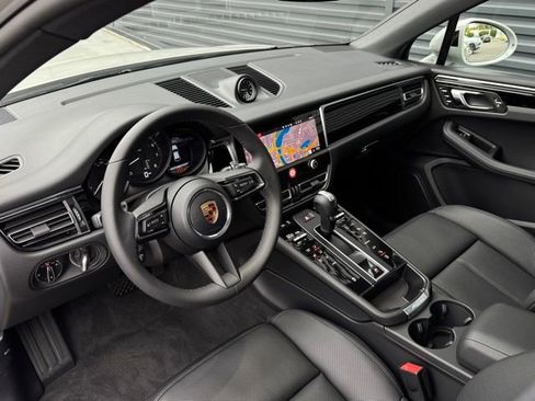 New 2026 Porsche Macan AWD/4WD image 4