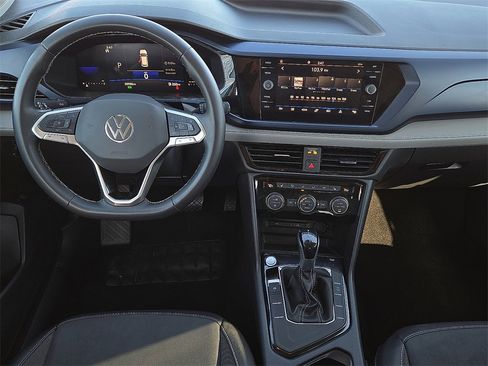 Used 2024 Volkswagen Taos SE image 10