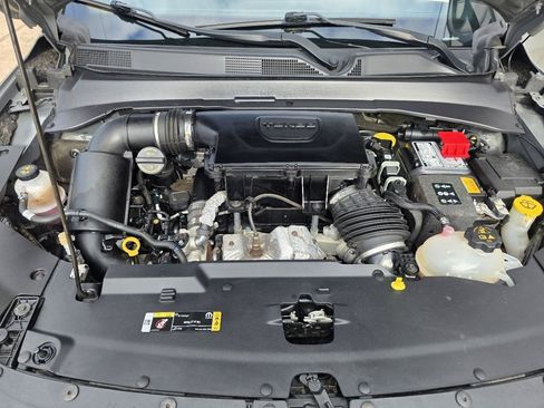 Used 2024 Jeep Compass Latitude w/ Convenience Group AWD/4WD image 27