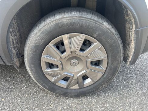 Used 2025 Nissan Kicks S FWD image 11