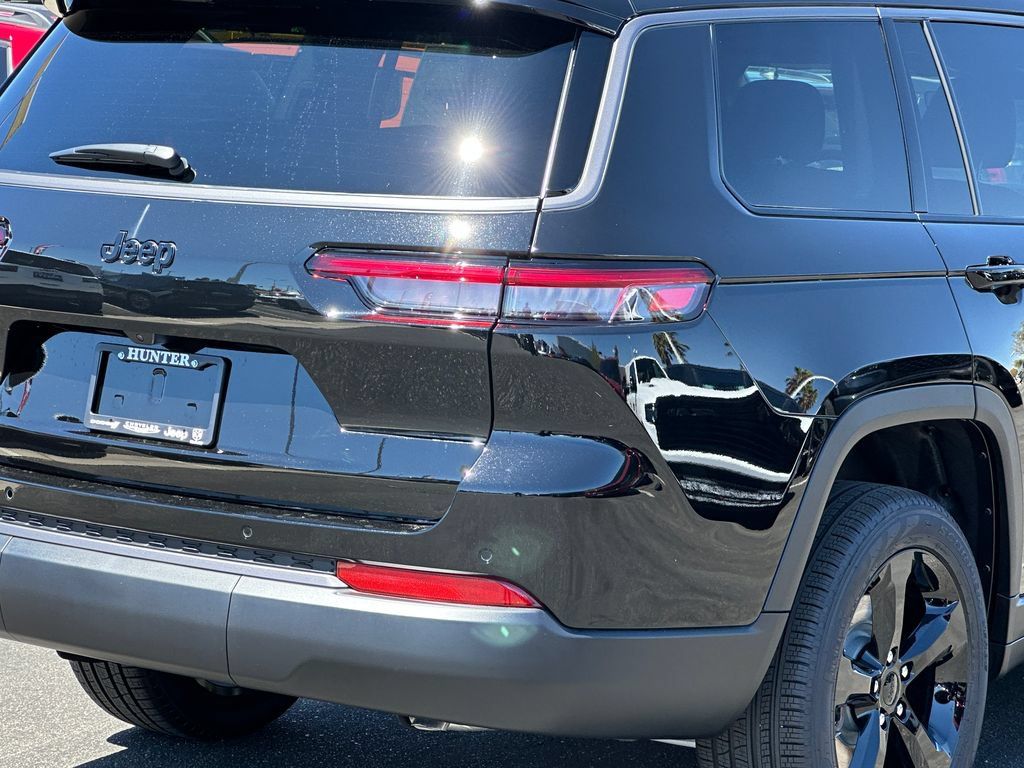 New 2026 Jeep Grand Cherokee L Limited w/ Limited Altitude Package AWD/4WD image 8