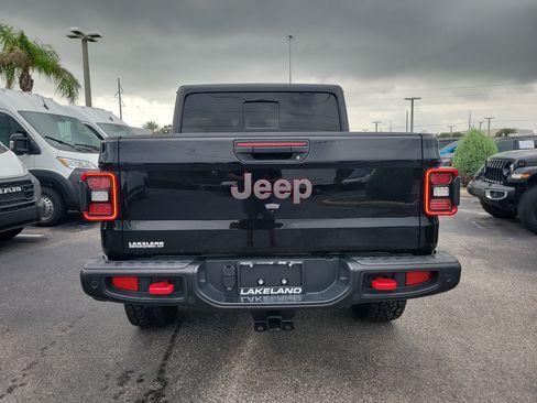 Used 2025 Jeep Gladiator Rubicon w/ Safety Group AWD/4WD image 5