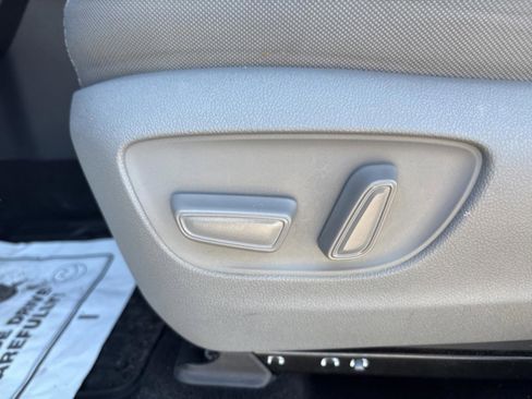 Used 2023 Toyota Highlander LE image 28