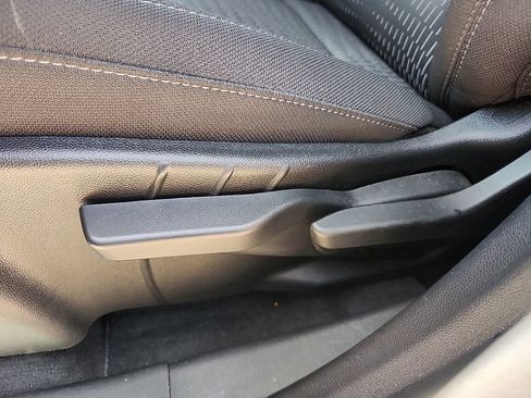 Used 2026 Chevrolet Equinox LT AWD/4WD image 8