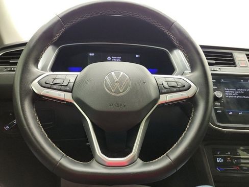 Used 2022 Volkswagen Tiguan SE w/ Panoramic Sunroof Package image 57