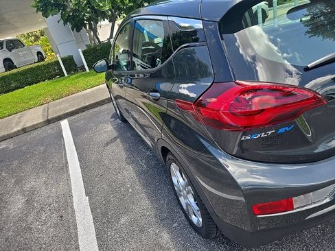 Used 2021 Chevrolet Bolt LT FWD image 4