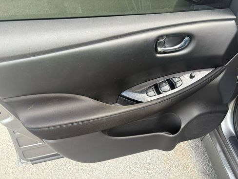 Used 2021 Nissan Leaf SV w/ SV Technology Package image 13