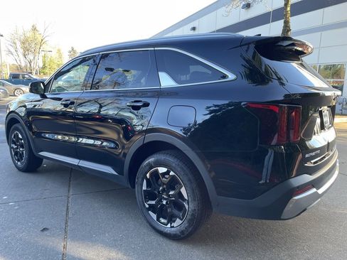 Used 2024 Kia Sorento S image 5