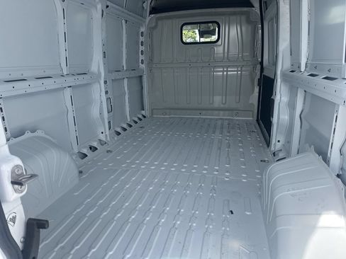 New 2025 RAM ProMaster 2500 w/ Convenience Group FWD image 4