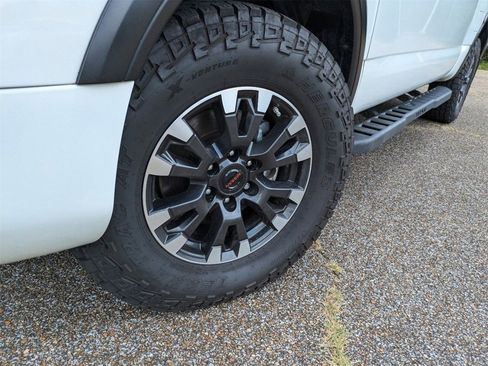 Used 2020 Nissan Titan PRO-4X w/ Pro-4x Convenience Package image 15