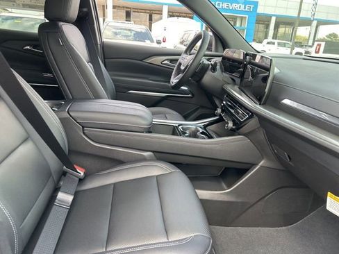 New 2026 Chevrolet Traverse LT w/ Sun and Wheel Package FWD image 34