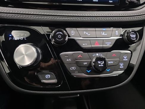 New 2026 Chrysler Pacifica Select AWD/4WD image 20
