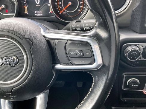 Certified 2020 Jeep Wrangler Unlimited Sahara image 29