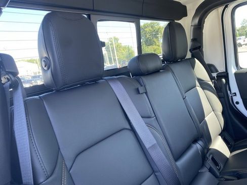 New 2025 Jeep Gladiator Sport image 32