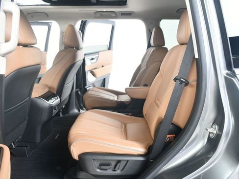 Used 2025 INFINITI QX80 Sensory image 30