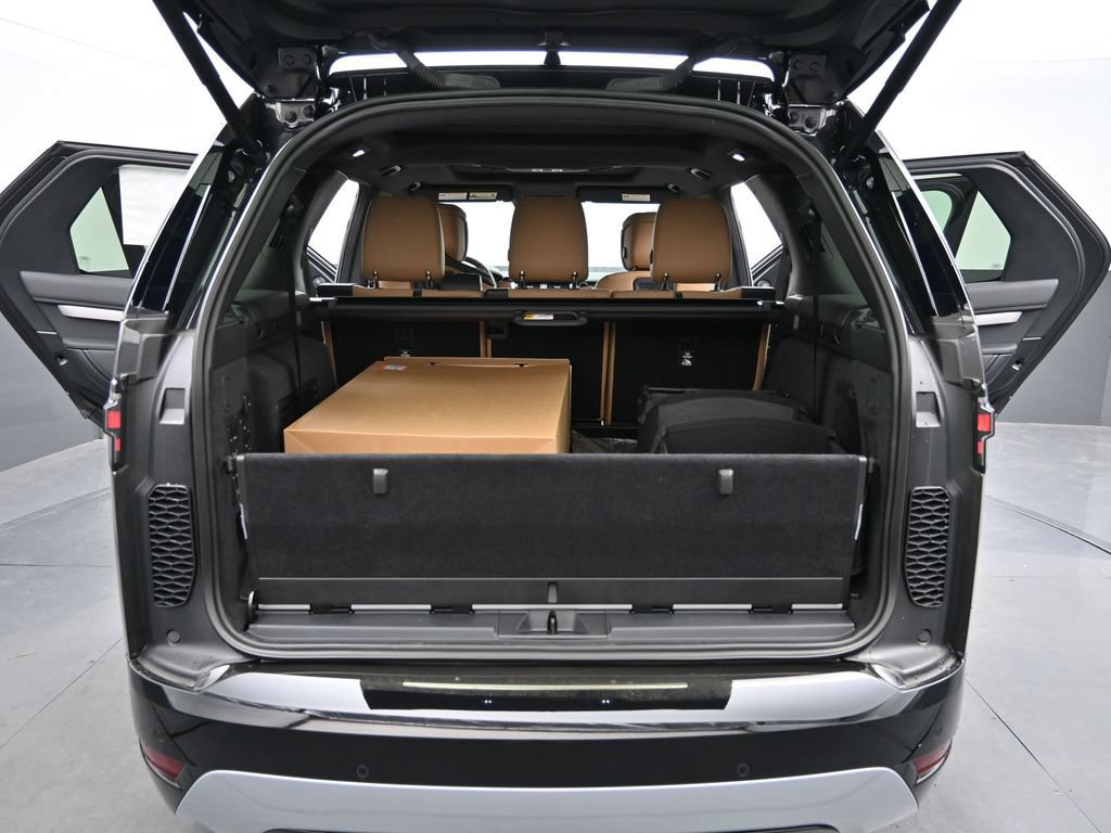 Used 2026 Land Rover Discovery Limited Edition AWD/4WD image 15