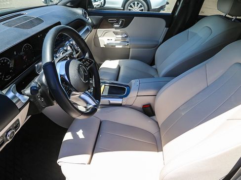 Used 2026 Mercedes-Benz GLB 250 image 5