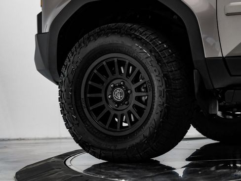 Used 2024 Toyota Land Cruiser image 85