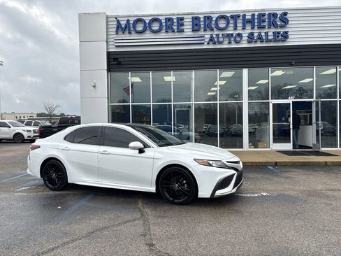 Used 2021 Toyota Camry XSE image 1