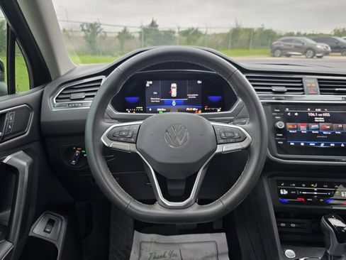 Used 2022 Volkswagen Tiguan SE image 12