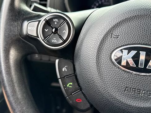 Used 2018 Kia Soul + FWD image 27