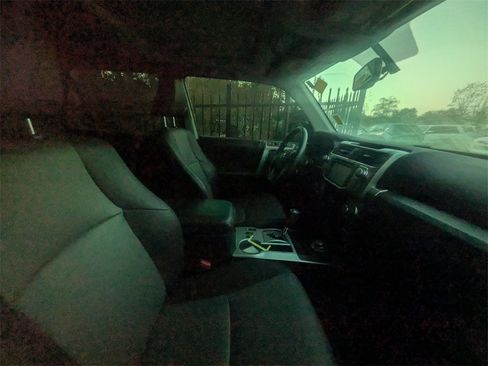 Used 2019 Toyota 4Runner SR5 Premium image 10