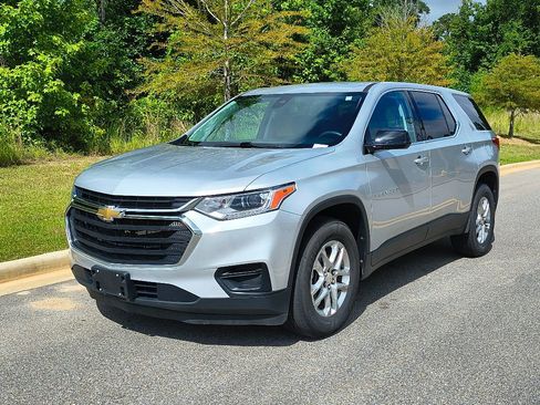Used 2020 Chevrolet Traverse LS image 1