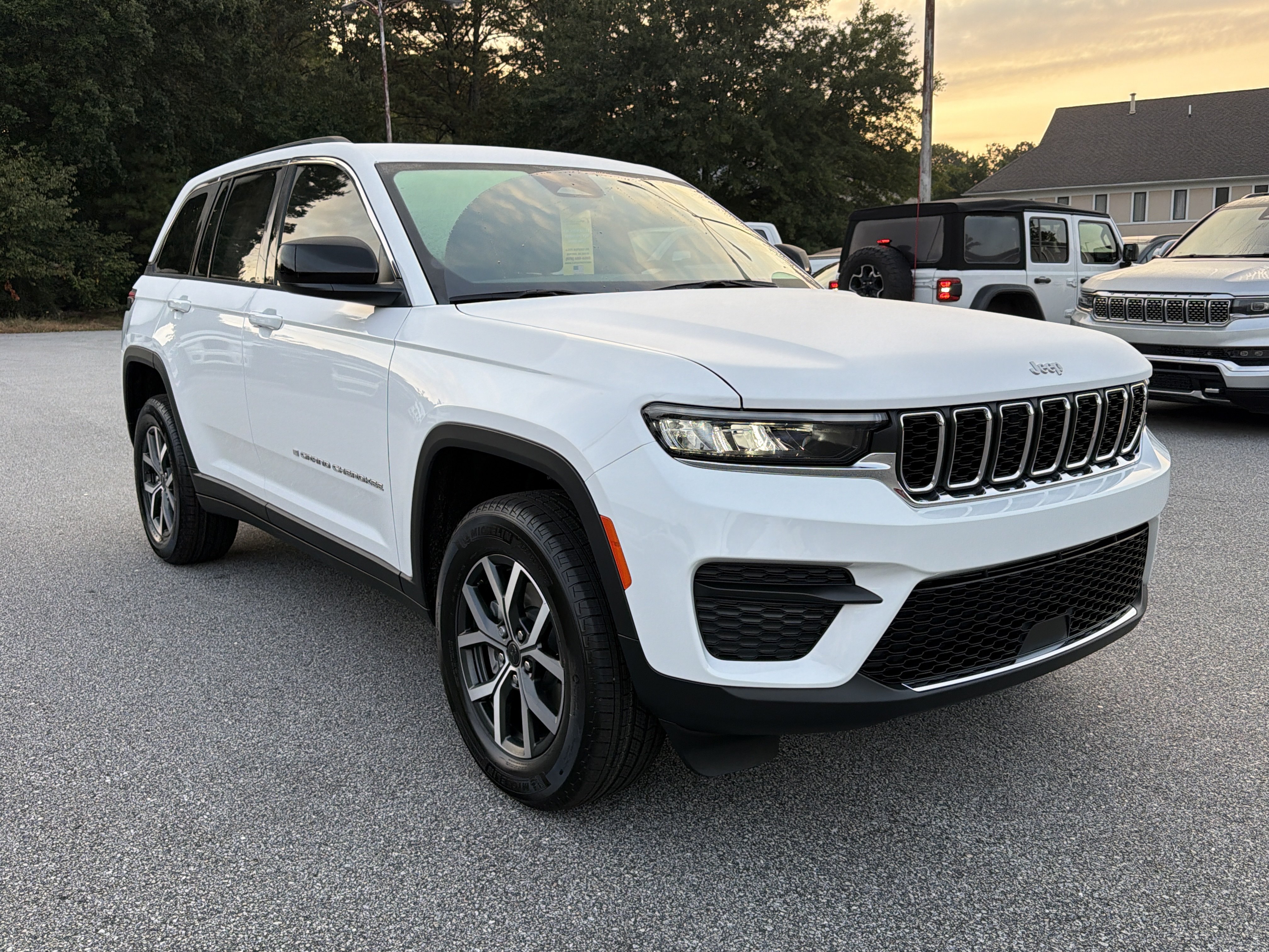 New 2027 Jeep Grand Cherokee Laredo X RWD image 4