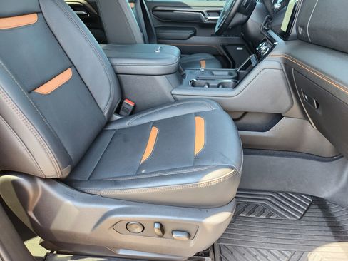 Used 2025 GMC Sierra 2500 AT4 w/ AT4 Premium Plus Package image 18