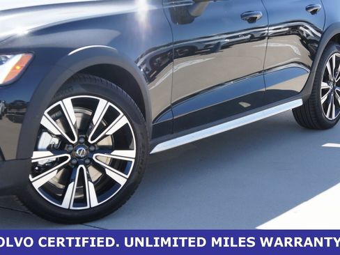 New 2025 Volvo V60 B5 Cross Country Ultra w/ Protection Package Premier image 7