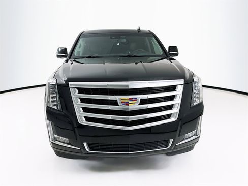 Used 2015 Cadillac Escalade Luxury image 2