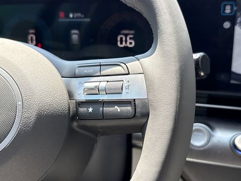 Used 2025 Hyundai Kona SEL FWD image 23