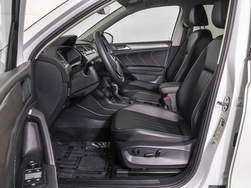 Certified 2022 Volkswagen Tiguan SE image 7